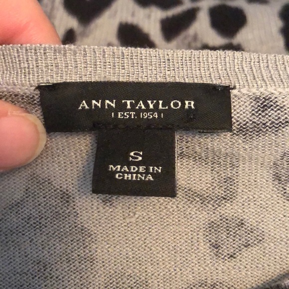 Ann Taylor leopard print cardigan size small - Picture 3 of 3